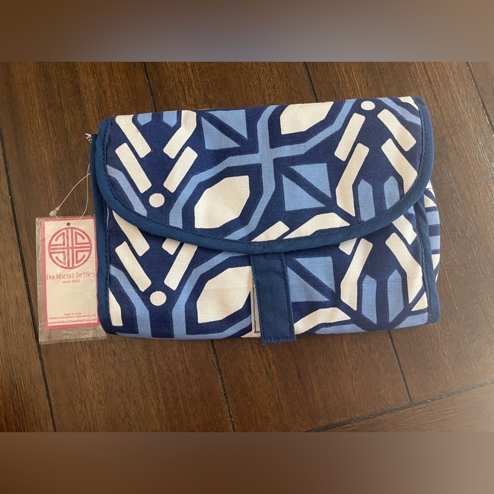NWT Buckhead Betties cosmetics bag